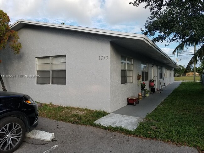 1770 SW 44th Ave in Fort Lauderdale, FL - Building Photo - Building Photo