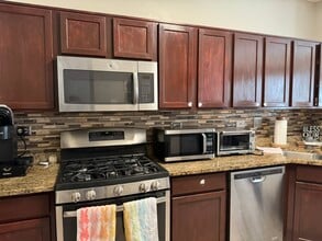 605 Lakeridge Ct in Naperville, IL - Building Photo - Building Photo