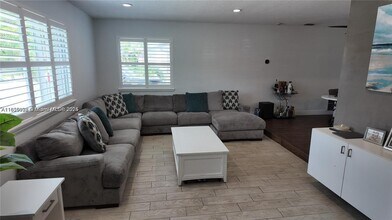 4081 Lake Dr in Coconut Creek, FL - Building Photo - Building Photo