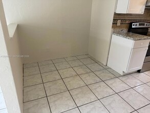 728 SW 7th St, Unit 1-2 in Hallandale Beach, FL - Building Photo - Building Photo