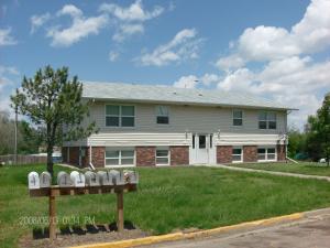 102 W Wandel Ave in Fort Pierre, SD - Building Photo