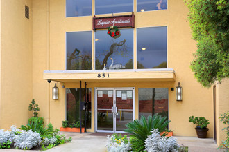 Bayview Apartments in San Mateo, CA - Foto de edificio - Building Photo