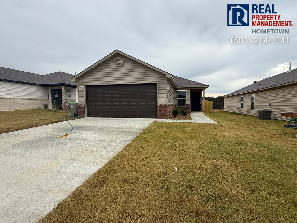 6041 Discovery Trl in Bauxite, AR - Building Photo