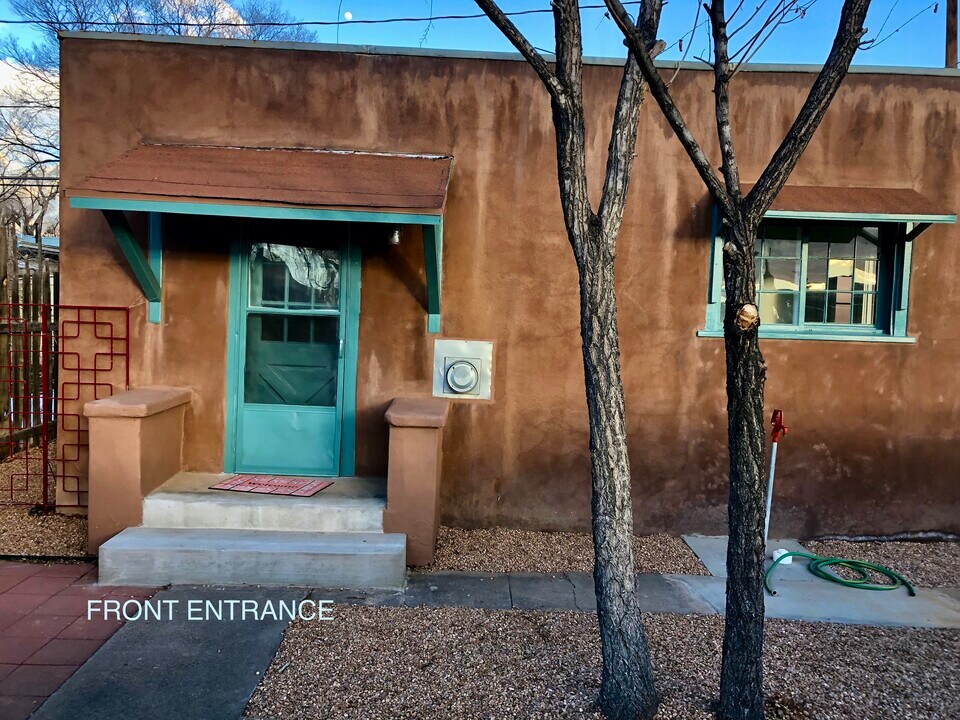 542 Franklin Ave in Santa Fe, NM - Building Photo