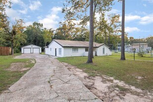 1702 Athens Dr in New Caney, TX - Building Photo