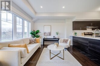 13 Eaton Park Ln in Toronto, ON - Building Photo - Building Photo