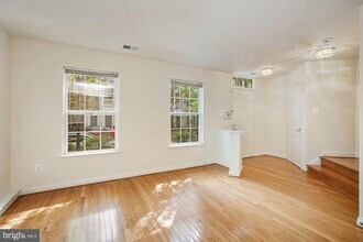 207 Garden View Way in Rockville, MD - Building Photo - Building Photo