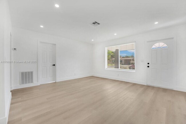 131 SE 4th Ave in Boynton Beach, FL - Foto de edificio - Building Photo