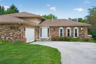 3561 Sunrise Dr in Crown Point, IN - Building Photo