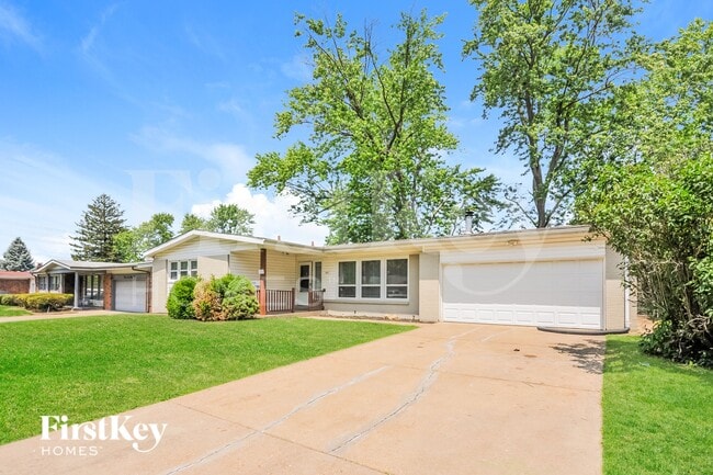 3245 Santiago Dr in Florissant, MO - Building Photo - Building Photo
