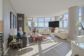 35 Mariner Terrace in Toronto, ON - Building Photo - Building Photo