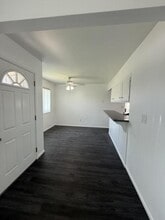 15550 Cornuta Ave in Bellflower, CA - Foto de edificio - Building Photo
