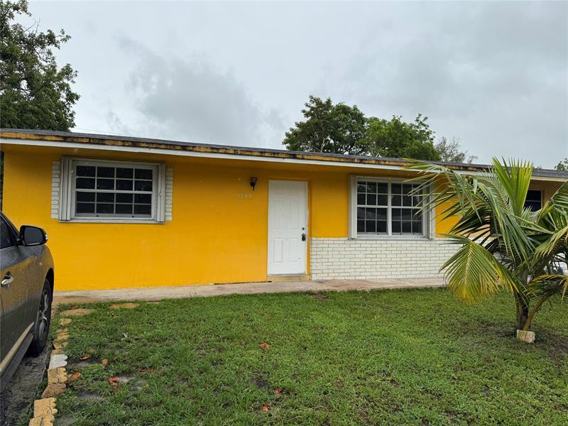 1740 SW 70th Way in North Lauderdale, FL - Building Photo