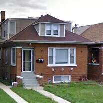 2433 N Meade Ave, Unit G in Chicago, IL - Building Photo