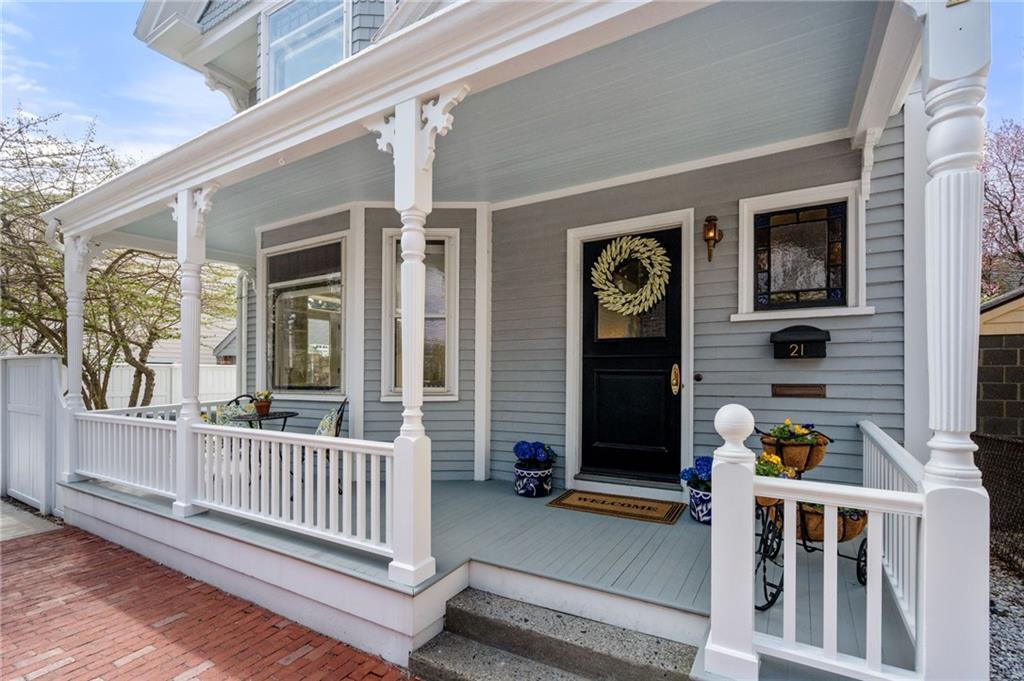 21 Division St in Newport, RI - Building Photo