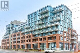 11611 Yonge St in Richmond Hill, ON - Building Photo