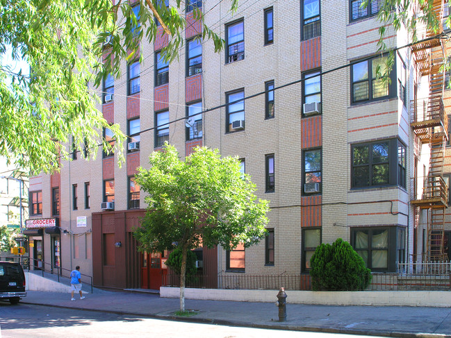 765 E 175th St in Bronx, NY - Foto de edificio - Building Photo