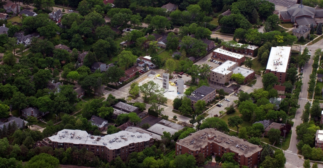 1560 Oakwood Ave in Highland Park, IL - Building Photo