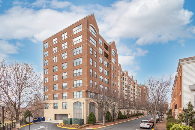 Harbor View Condominiums in Woodbridge, VA - Building Photo - Building Photo