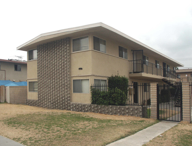 3407 W Olinda Ln in Anaheim, CA - Foto de edificio - Building Photo