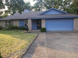 2335 W Tecumseh St in Tulsa, OK - Building Photo