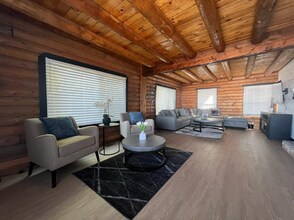 1960 Willow Dr in Running Springs, CA - Building Photo - Building Photo