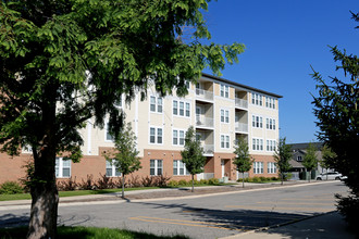 Auburn Square Apartments in Auburn Hills, MI - Building Photo - Building Photo