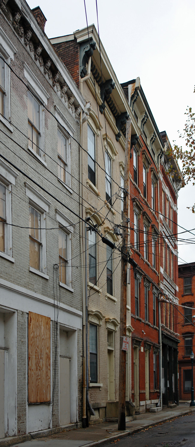 112 E Fourteenth St in Cincinnati, OH - Building Photo - Building Photo