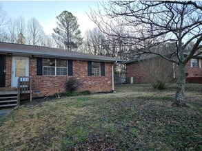 6480 Lower Dixie Lake Rd in Union City, GA - Building Photo - Building Photo