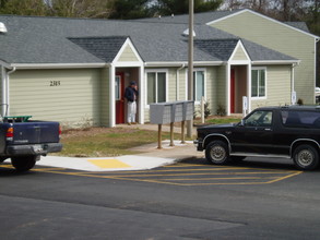 Honeytree Apartments in South Boston, VA - Building Photo - Building Photo