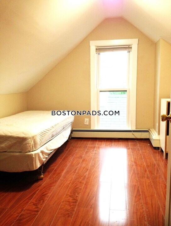 38 Floyd St-Unit -2 in Waltham, MA - Building Photo