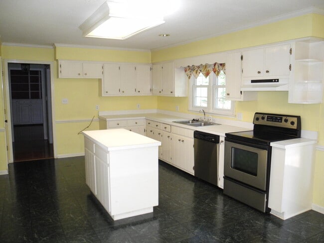 383 Billingham Dr in Burlington, NC - Building Photo - Building Photo