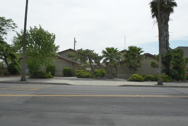 1413 Robertson Blvd in Chowchilla, CA - Building Photo - Building Photo