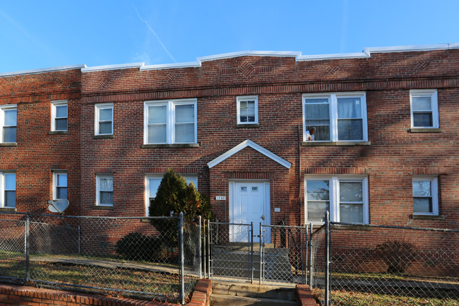 1252-1254 Owen Pl NE in Washington, DC - Building Photo - Building Photo