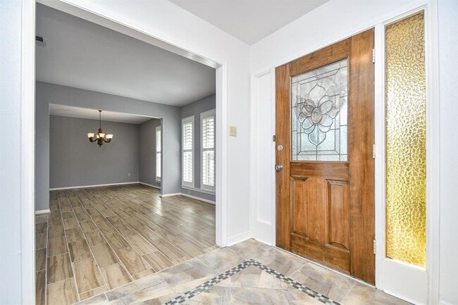 property at 950 W Donovan St