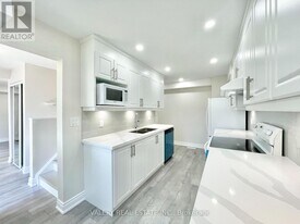 26 Homeland Ct in Brampton, ON - Building Photo
