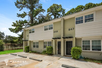 849 Von Kolnitz Rd in Mount Pleasant, SC - Foto de edificio - Building Photo