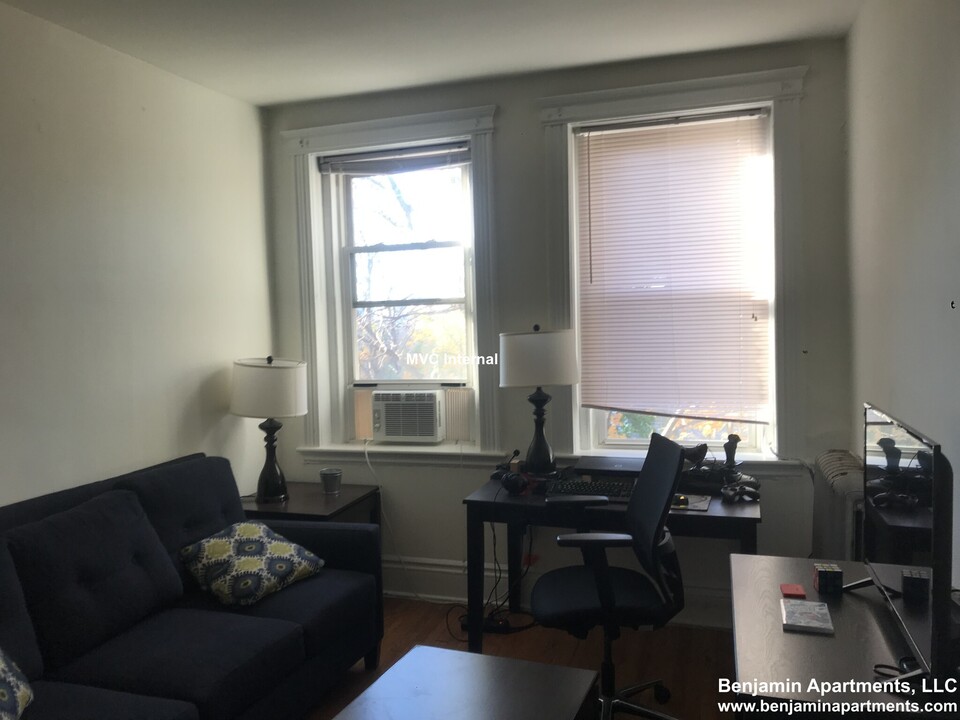104 Warren St, Unit 23 in Boston, MA - Building Photo