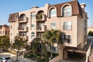 8555 Cashio St in Los Angeles, CA - Building Photo