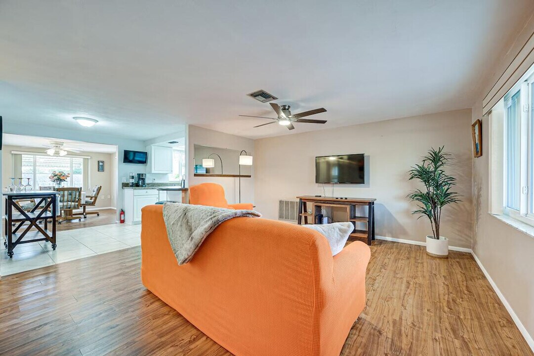 7536 Topay Ln in Port Richey, FL - Building Photo