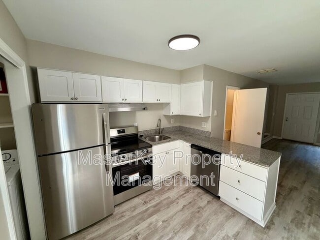 126 Friar Ln in Carrboro, NC - Building Photo - Building Photo