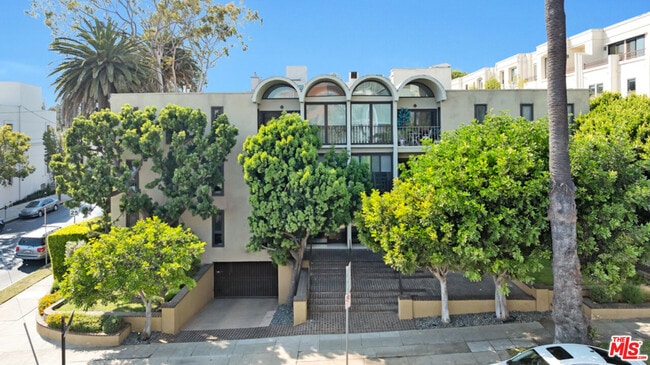 11789 Montana Ave in Los Angeles, CA - Building Photo - Building Photo