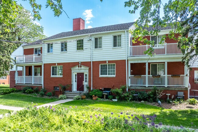 Franklin Court Apartments in Des Moines, IA - Building Photo - Building Photo