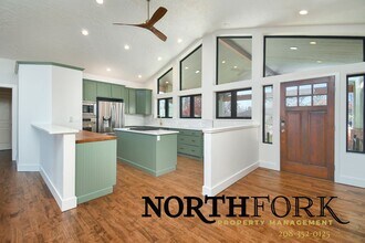 3736 N Mountain View Dr in Boise, ID - Building Photo - Building Photo