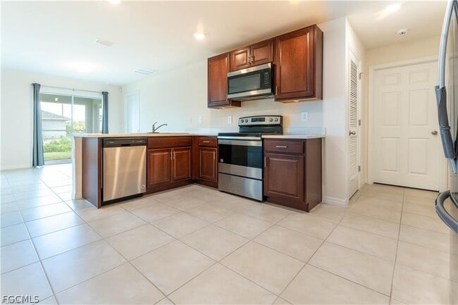 8052 Sunrise Cir in La Belle, FL - Building Photo - Building Photo