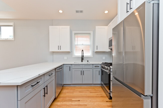 2336 N Greenview Ave, Unit 3 in Chicago, IL - Building Photo - Building Photo