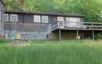 490 Cross Point Rd, Unit 2BR plus office in Edgecomb, ME - Building Photo