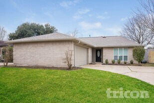 2011 Marlberry Ln, Unit 709 in Houston, TX - Building Photo