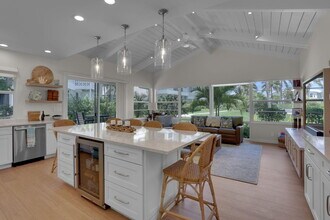 320 S Ocean Blvd in Delray Beach, FL - Foto de edificio - Building Photo