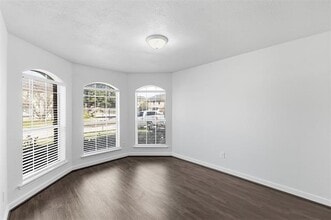 1124 Breezewood Dr in Lewisville, TX - Building Photo - Building Photo